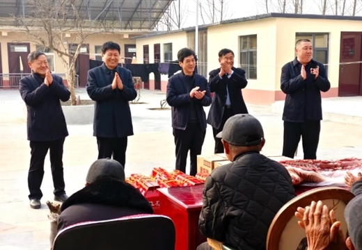 范縣縣領(lǐng)導(dǎo)到陸集鄉(xiāng)開展春節(jié)走訪慰問活動
